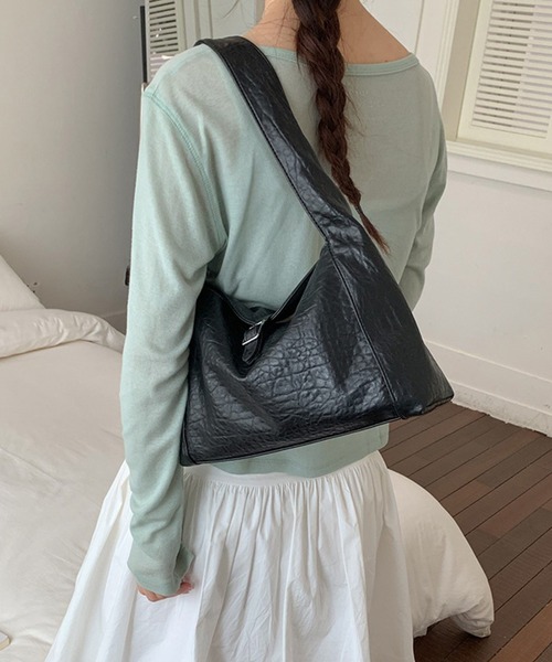 LYEON(リヨン)の「ソフトフェイクレザーベルトデザインワンハンドルバッグ(ハンドバッグ・レディース・ブラック/ブルー/イエロー/オフホワイト・FREE)」の2枚目の写真