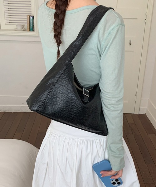 LYEON(リヨン)の「ソフトフェイクレザーベルトデザインワンハンドルバッグ(ハンドバッグ・レディース・ブラック/ブルー/イエロー/オフホワイト・FREE)」の16枚目の写真
