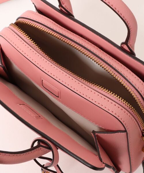 MICHAEL KORS(マイケルコース)の「LAILA ぺブルレザー コンバーチブル クロスボディバッグ エクストラスモール(ショルダーバッグ・レディース・ピンク系・FREE)」の7枚目の写真