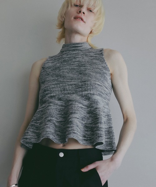 MANOF(マノフ)の「PUFF NECK PEPLUM KNIT TOPS(ニット/セーター・レディース・グレー/ホワイト/ブルー・F)」の7枚目の写真