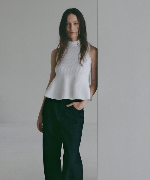 MANOF(マノフ)の「PUFF NECK PEPLUM KNIT TOPS(ニット/セーター・レディース・グレー/ホワイト/ブルー・F)」の14枚目の写真