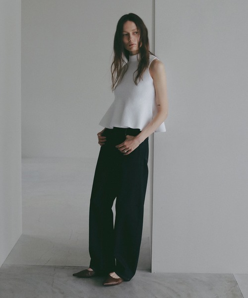 MANOF(マノフ)の「PUFF NECK PEPLUM KNIT TOPS(ニット/セーター・レディース・グレー/ホワイト/ブルー・F)」の16枚目の写真