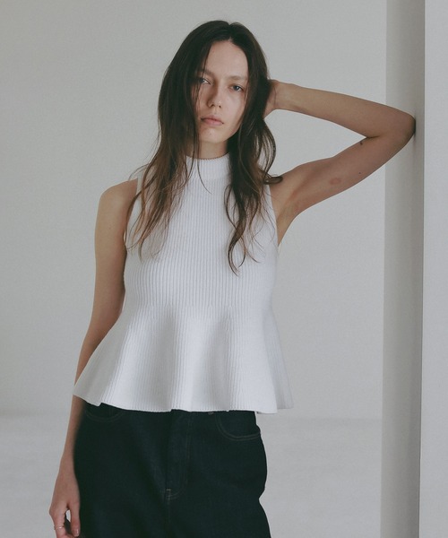 MANOF(マノフ)の「PUFF NECK PEPLUM KNIT TOPS(ニット/セーター・レディース・グレー/ホワイト/ブルー・F)」の13枚目の写真