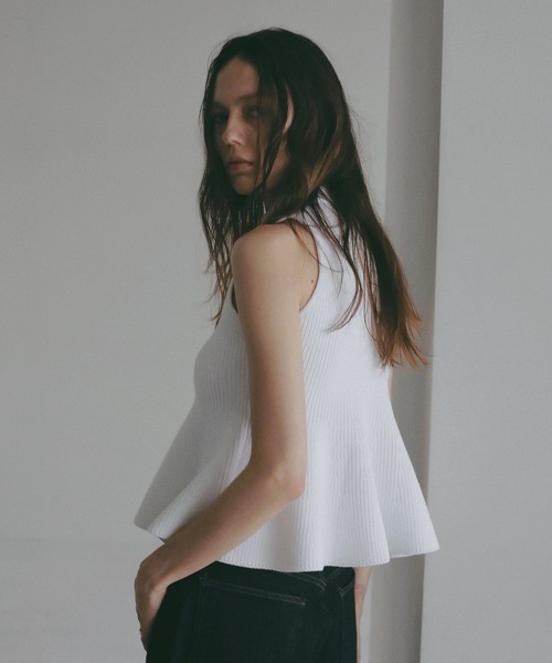 MANOF(マノフ)の「PUFF NECK PEPLUM KNIT TOPS(ニット/セーター・レディース・グレー/ホワイト/ブルー・F)」の17枚目の写真