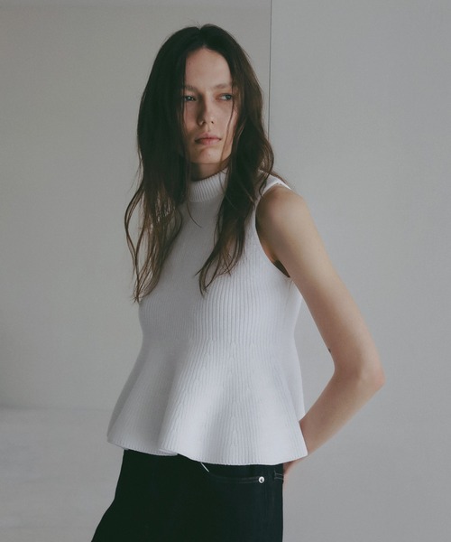 MANOF(マノフ)の「PUFF NECK PEPLUM KNIT TOPS(ニット/セーター・レディース・グレー/ホワイト/ブルー・F)」の12枚目の写真