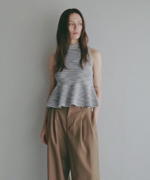 MANOF(マノフ)の「PUFF NECK PEPLUM KNIT TOPS(ニット/セーター・レディース・グレー/ホワイト/ブルー・F)」の21枚目の写真