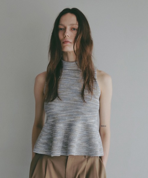 MANOF(マノフ)の「PUFF NECK PEPLUM KNIT TOPS(ニット/セーター・レディース・グレー/ホワイト/ブルー・F)」の20枚目の写真