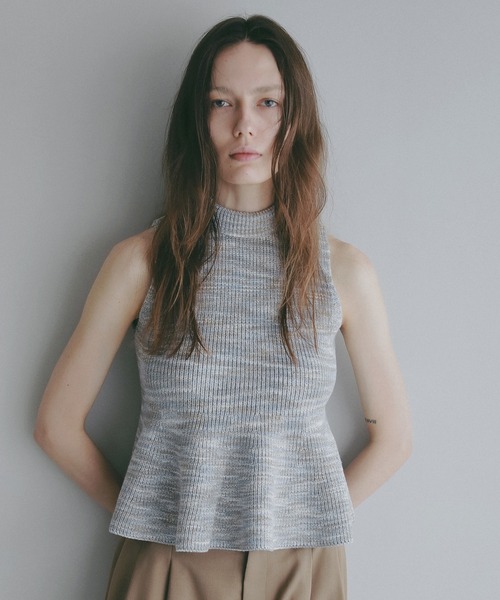MANOF(マノフ)の「PUFF NECK PEPLUM KNIT TOPS(ニット/セーター・レディース・グレー/ホワイト/ブルー・F)」の19枚目の写真