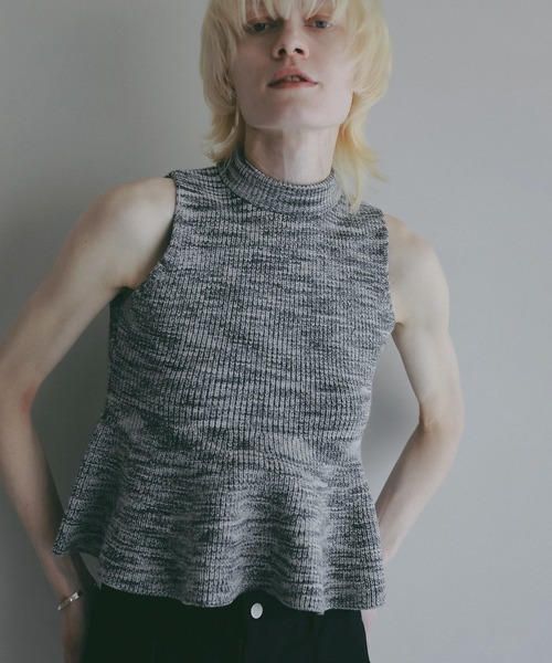 MANOF(マノフ)の「PUFF NECK PEPLUM KNIT TOPS(ニット/セーター・レディース・グレー/ホワイト/ブルー・F)」の6枚目の写真