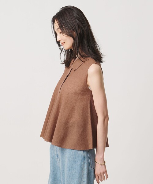 UNITED ARROWS(ユナイテッドアローズ)の「ペプラム フレア ノースリーブ ニット ‐ウォッシャブル‐(ニット/セーター・レディース・ブラウン系/ダークグレー/レッド・FREE)」の5枚目の写真