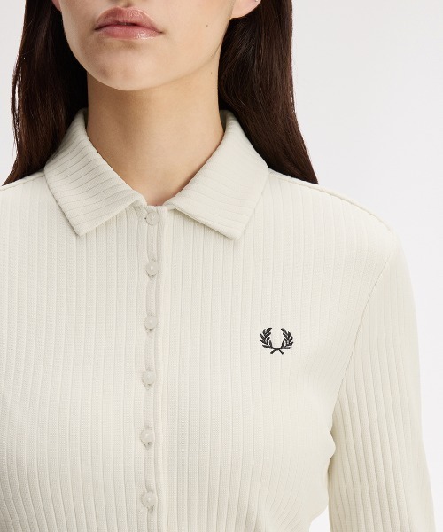 FRED PERRY(フレッドペリー)の「Wide Rib Button-Through Polo Shirt/ワイドリブボタンスルーポロシャツ(ポロシャツ・レディース・ベージュ/ブラック・10/8)」の9枚目の写真