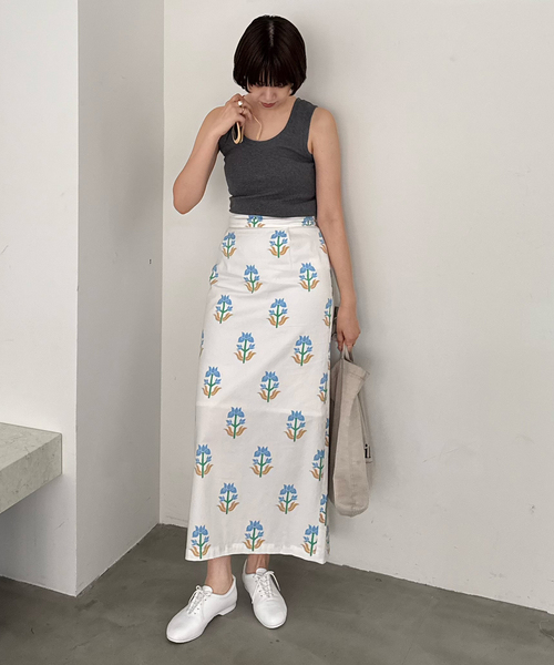 SLOBE IENA(スローブイエナ)の「Indiaモチーフプリントスカート(スカート・レディース・ホワイト・38/36)」の2枚目の写真