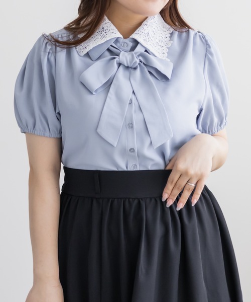 CLETTE(クレット)の「レース襟ボウタイリボン2WAYブラウス(シャツ/ブラウス・レディース・サックスブルー/ラベンダー/イエロー・3L/LL/4L)」の2枚目の写真