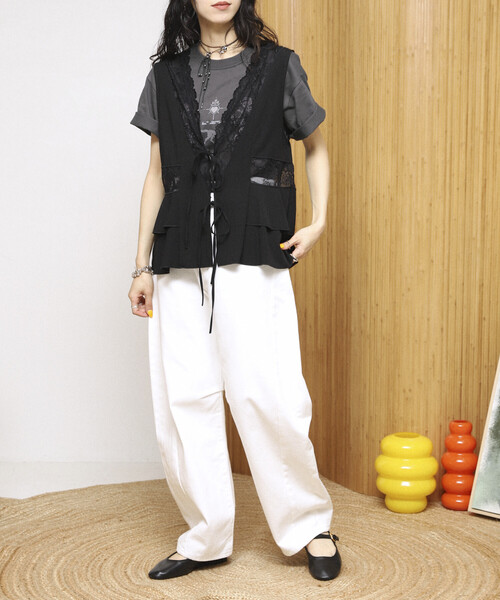 Firsthand(ファーストハンド)の「Firsthand/ファーストハンド 切り替えレース ヴィンテージサテンリボンベスト【限定展開】(ベスト・レディース・レモンイエロー/サックスブルー/ブラック・FREE)」の4枚目の写真