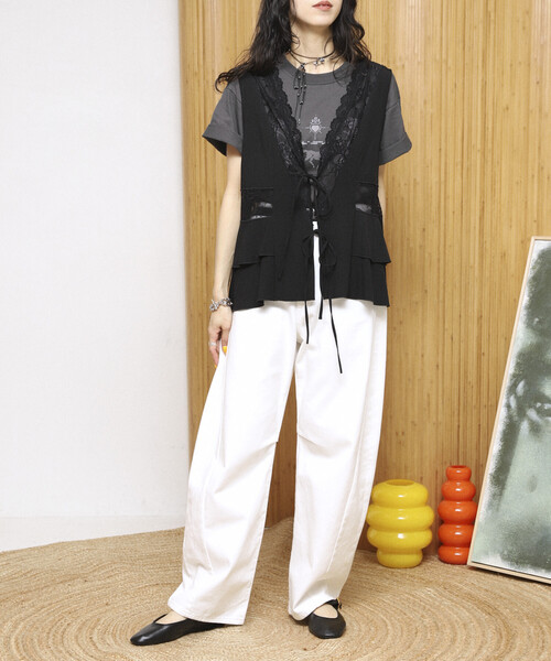Firsthand(ファーストハンド)の「Firsthand/ファーストハンド 切り替えレース ヴィンテージサテンリボンベスト【限定展開】(ベスト・レディース・レモンイエロー/サックスブルー/ブラック・FREE)」の5枚目の写真