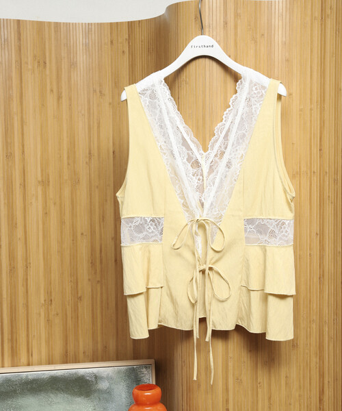 Firsthand(ファーストハンド)の「Firsthand/ファーストハンド 切り替えレース ヴィンテージサテンリボンベスト【限定展開】(ベスト・レディース・レモンイエロー/サックスブルー/ブラック・FREE)」の7枚目の写真