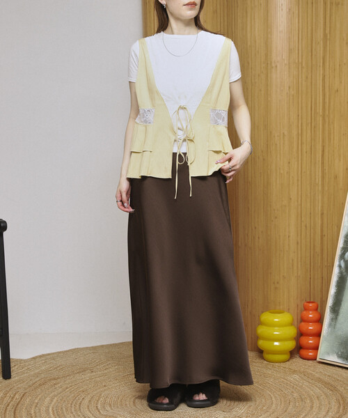 Firsthand(ファーストハンド)の「Firsthand/ファーストハンド 切り替えレース ヴィンテージサテンリボンベスト【限定展開】(ベスト・レディース・レモンイエロー/サックスブルー/ブラック・FREE)」の17枚目の写真