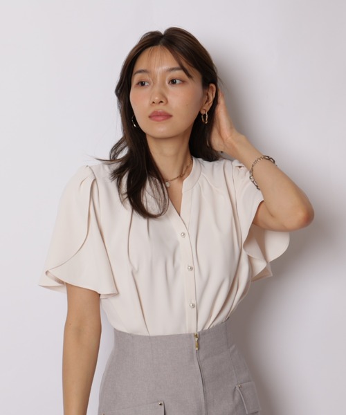 JUSGLITTY（ジャスグリッティー）の「チューリップスリーブパールブラウス（シャツ/ブラウス・レディース・オフホワイト/ブラック・2/1）」の3枚目の写真