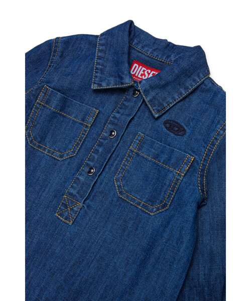 DIESEL(ディーゼル)の「ベビー デニムドレス DELBIB(シャツワンピース・キッズ・インディゴブルー・18M/24M/36M/12M)」の2枚目の写真