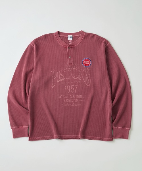 NBA(エヌビーエー)の「NBA/エヌビーエー 別注 チームロゴ刺繍ピグメントワッフルヘンリーネックロンT(Tシャツ/カットソー・メンズ・ワイン/チャコール/イエロー/ブラック・M/L)」の10枚目の写真