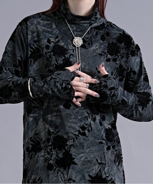 Ellno Loset(エルノロゼット)の「オパールベロアタートルプルオーバー/サムホール付き(Tシャツ/カットソー・メンズ・ブラック/グリーン・MEDIUM/SMALL/LARGE)」の1枚目の写真
