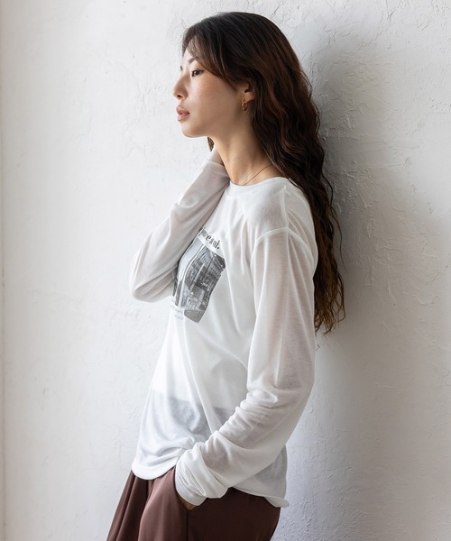 VitaFelice（ヴィータフェリーチェ）の「フォトプリントシアートップス（Tシャツ/カットソー・レディース・ブラック/オフホワイト・FREE）」の12枚目の写真