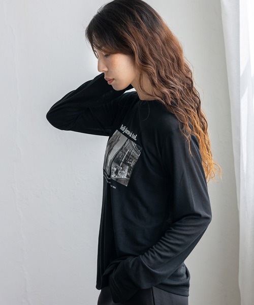 VitaFelice（ヴィータフェリーチェ）の「フォトプリントシアートップス（Tシャツ/カットソー・レディース・ブラック/オフホワイト・FREE）」の22枚目の写真