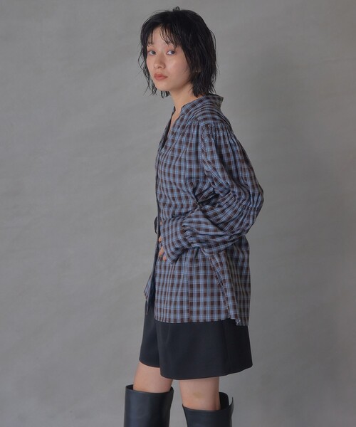 EMMEL REFINES(エメルリファインズ)の「<EMMEL REFINES>EM ソデギャザー キーネック チェックシャツ(シャツ/ブラウス・レディース・ブラック/ダークブラウン・FREE)」の4枚目の写真
