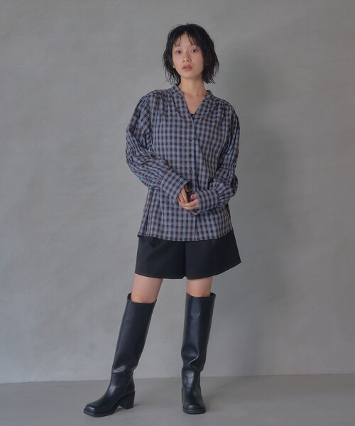EMMEL REFINES(エメルリファインズ)の「<EMMEL REFINES>EM ソデギャザー キーネック チェックシャツ(シャツ/ブラウス・レディース・ブラック/ダークブラウン・FREE)」の6枚目の写真