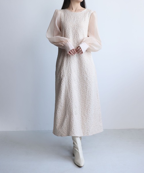 MAISON DE THERESE(メゾン ド テレーズ)の「シフォン袖切り替えロングワンピース 立体ジャガード素材 大人カジュアル(ワンピース・レディース・ライトベージュ/BLACK・FREE)」の2枚目の写真