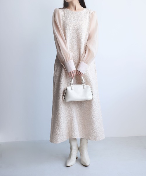 MAISON DE THERESE(メゾン ド テレーズ)の「シフォン袖切り替えロングワンピース 立体ジャガード素材 大人カジュアル(ワンピース・レディース・ライトベージュ/BLACK・FREE)」の9枚目の写真