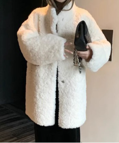 &soiree(アンドソワレ)の「スタンドカラーボアミドルコート(その他アウター・レディース・グレー/ホワイト・SMALL/MEDIUM/LARGE)」の1枚目の写真