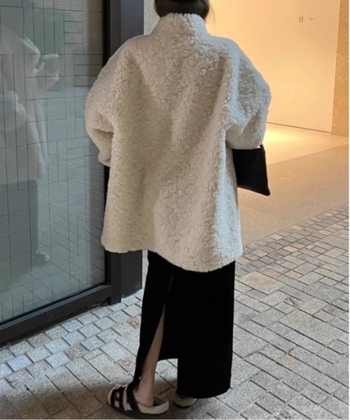 &soiree(アンドソワレ)の「スタンドカラーボアミドルコート(その他アウター・レディース・グレー/ホワイト・SMALL/MEDIUM/LARGE)」の5枚目の写真