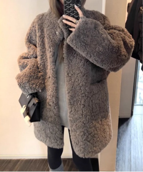 &soiree(アンドソワレ)の「スタンドカラーボアミドルコート(その他アウター・レディース・グレー/ホワイト・SMALL/MEDIUM/LARGE)」の6枚目の写真
