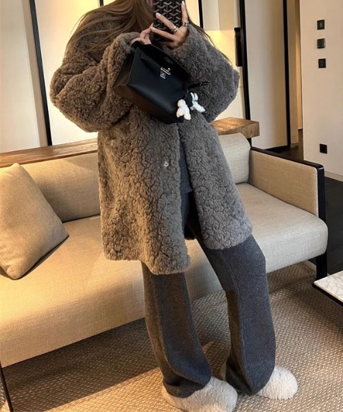 &soiree(アンドソワレ)の「スタンドカラーボアミドルコート(その他アウター・レディース・グレー/ホワイト・SMALL/MEDIUM/LARGE)」の8枚目の写真