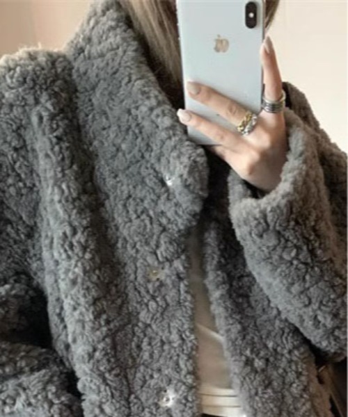 &soiree(アンドソワレ)の「スタンドカラーボアミドルコート(その他アウター・レディース・グレー/ホワイト・SMALL/MEDIUM/LARGE)」の9枚目の写真
