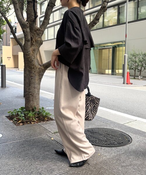 Jena espace merveilleux（ジェナ　エスパスメルヴェイユ）の「バックラッフルコーデュロイシャツ（シャツ/ブラウス・レディース・ブラック/モカ/アイボリー・FREE）」の6枚目の写真