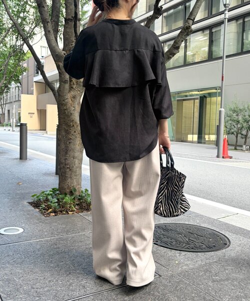 Jena espace merveilleux（ジェナ　エスパスメルヴェイユ）の「バックラッフルコーデュロイシャツ（シャツ/ブラウス・レディース・ブラック/モカ/アイボリー・FREE）」の5枚目の写真