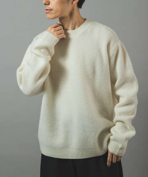 ITEMS URBANRESEARCH(アイテムズ アーバンリサーチ)の「タスマニア メリノウール100 クルーネックニット(ニット/セーター・メンズ・チャコールグレー/ブルー/バーガンディー/マスタード/ベージュ/ホワイト・LARGE/MEDIUM)」の2枚目の写真