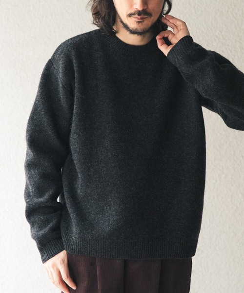 ITEMS URBANRESEARCH(アイテムズ アーバンリサーチ)の「タスマニア メリノウール100 クルーネックニット(ニット/セーター・メンズ・チャコールグレー/ブルー/バーガンディー/マスタード/ベージュ/ホワイト・LARGE/MEDIUM)」の3枚目の写真