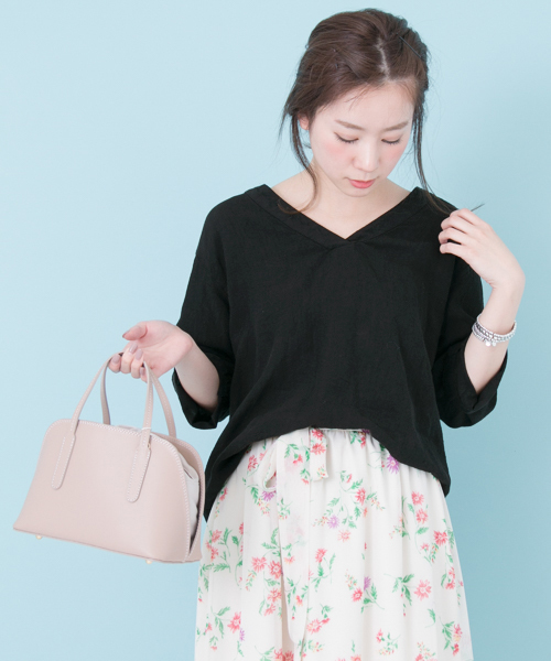 URBAN RESEARCH（アーバンリサーチ）の「UR Vネックリネンブラウス（シャツ/ブラウス・レディース・ブラック/ブラウン系その他/マスタード/オフホワイト・FREE）」の3枚目の写真