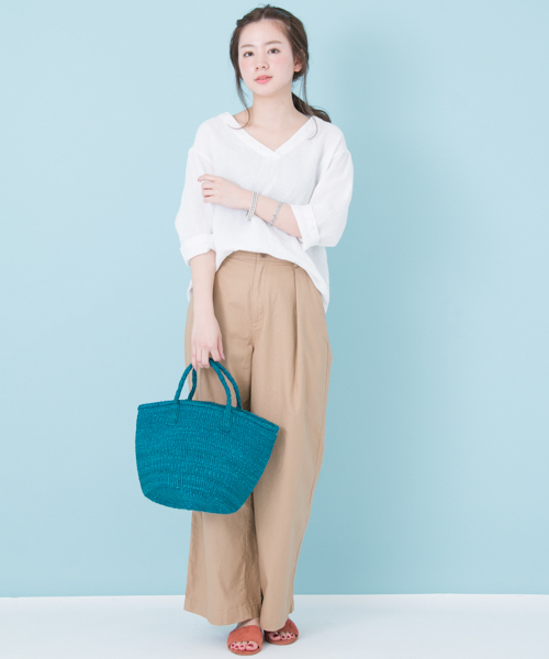 URBAN RESEARCH（アーバンリサーチ）の「UR Vネックリネンブラウス（シャツ/ブラウス・レディース・ブラック/ブラウン系その他/マスタード/オフホワイト・FREE）」の5枚目の写真