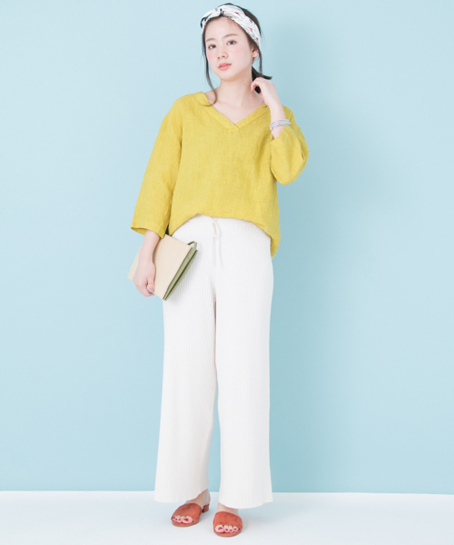 URBAN RESEARCH（アーバンリサーチ）の「UR Vネックリネンブラウス（シャツ/ブラウス・レディース・ブラック/ブラウン系その他/マスタード/オフホワイト・FREE）」の8枚目の写真