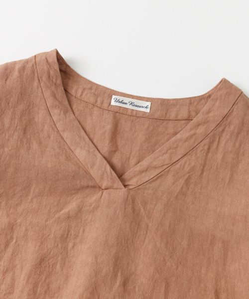 URBAN RESEARCH（アーバンリサーチ）の「UR Vネックリネンブラウス（シャツ/ブラウス・レディース・ブラック/ブラウン系その他/マスタード/オフホワイト・FREE）」の12枚目の写真