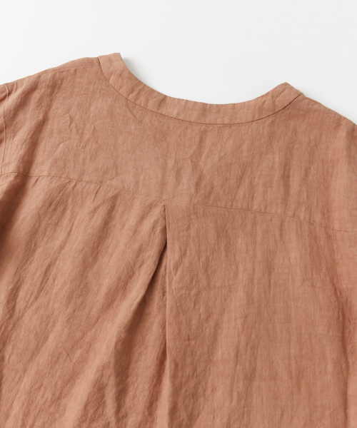 URBAN RESEARCH（アーバンリサーチ）の「UR Vネックリネンブラウス（シャツ/ブラウス・レディース・ブラック/ブラウン系その他/マスタード/オフホワイト・FREE）」の16枚目の写真