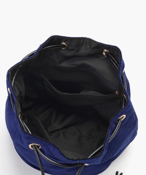 le.coeur blanc（ルクールブラン）の「ファーチャーム付きベロア巾着（ショルダーバッグ・レディース・ネイビー/ライトグレー・FREE）」の13枚目の写真