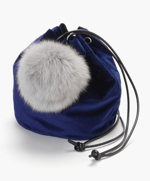 le.coeur blanc（ルクールブラン）の「ファーチャーム付きベロア巾着（ショルダーバッグ・レディース・ネイビー/ライトグレー・FREE）」の18枚目の写真