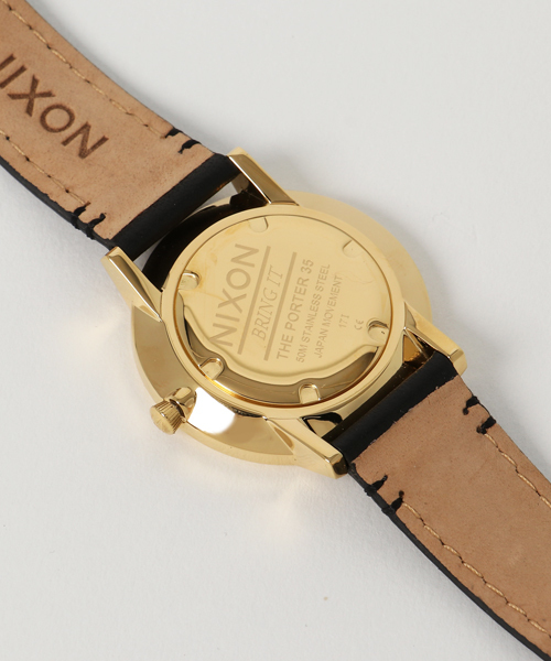 NIXON(ニクソン)の「THE PORTER 35 LEATHER NA11992523-00 GOLD/BLACK JPN(アナログ腕時計・レディース・ブラック×ゴールド・FREE)」の4枚目の写真