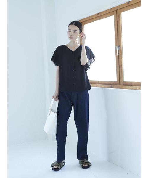 AMERICAN HOLIC（アメリカンホリック）の「・袖フリルVネックブラウス（シャツ/ブラウス・レディース・キャメル/ターコイズブルー/オフホワイト/ブラック・FREE）」の10枚目の写真