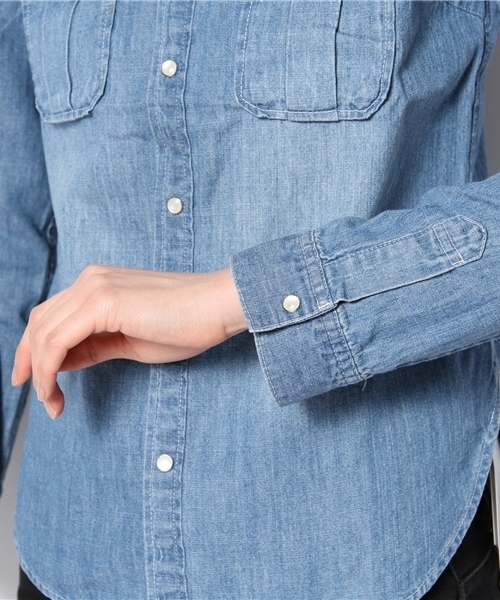 URBAN RESEARCH（アーバンリサーチ）の「UR デニムシャツ（シャツ/ブラウス・レディース・インディゴブルー・ONE）」の8枚目の写真